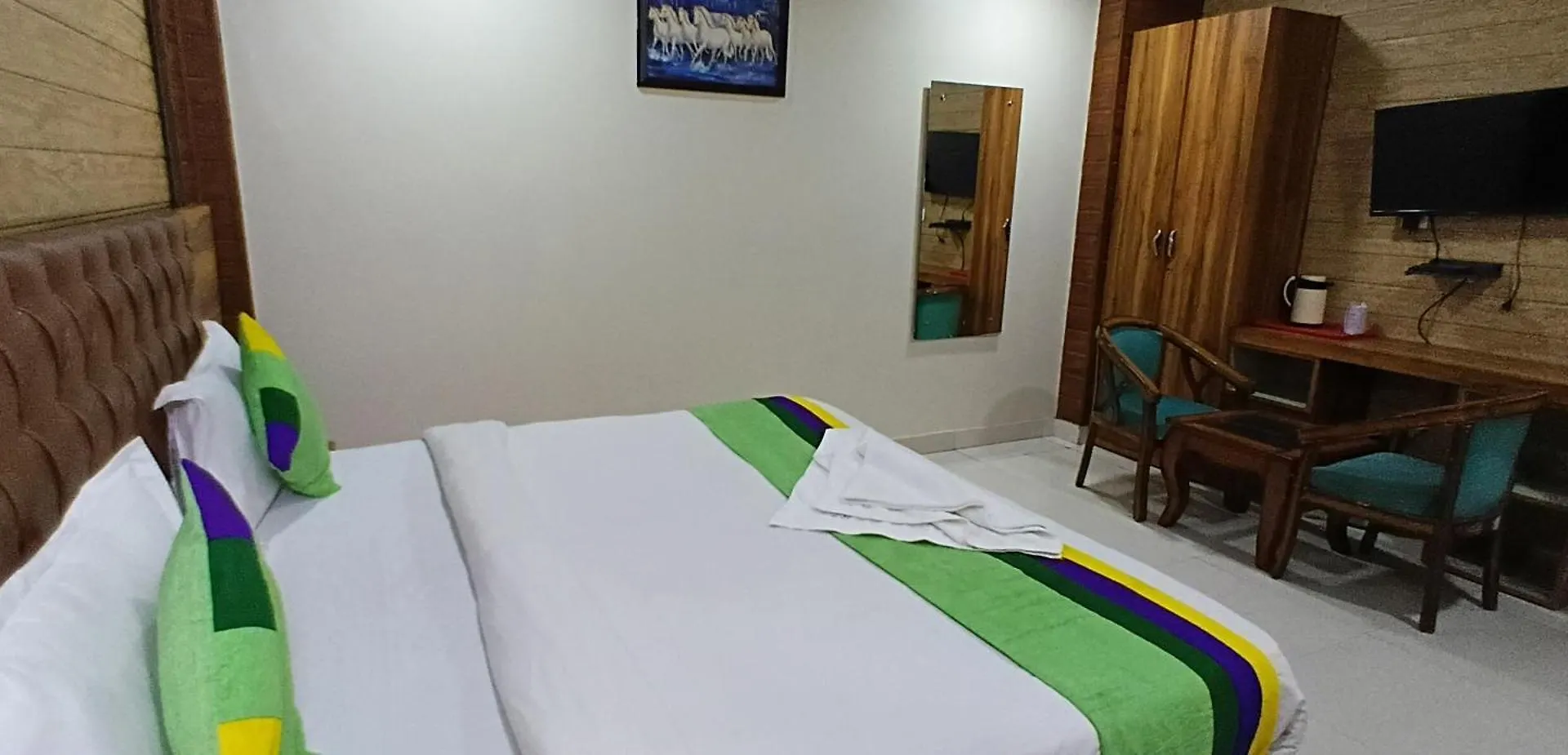 Hotel The Caves Plaza Near Igi Airport Delhi  New Delhi