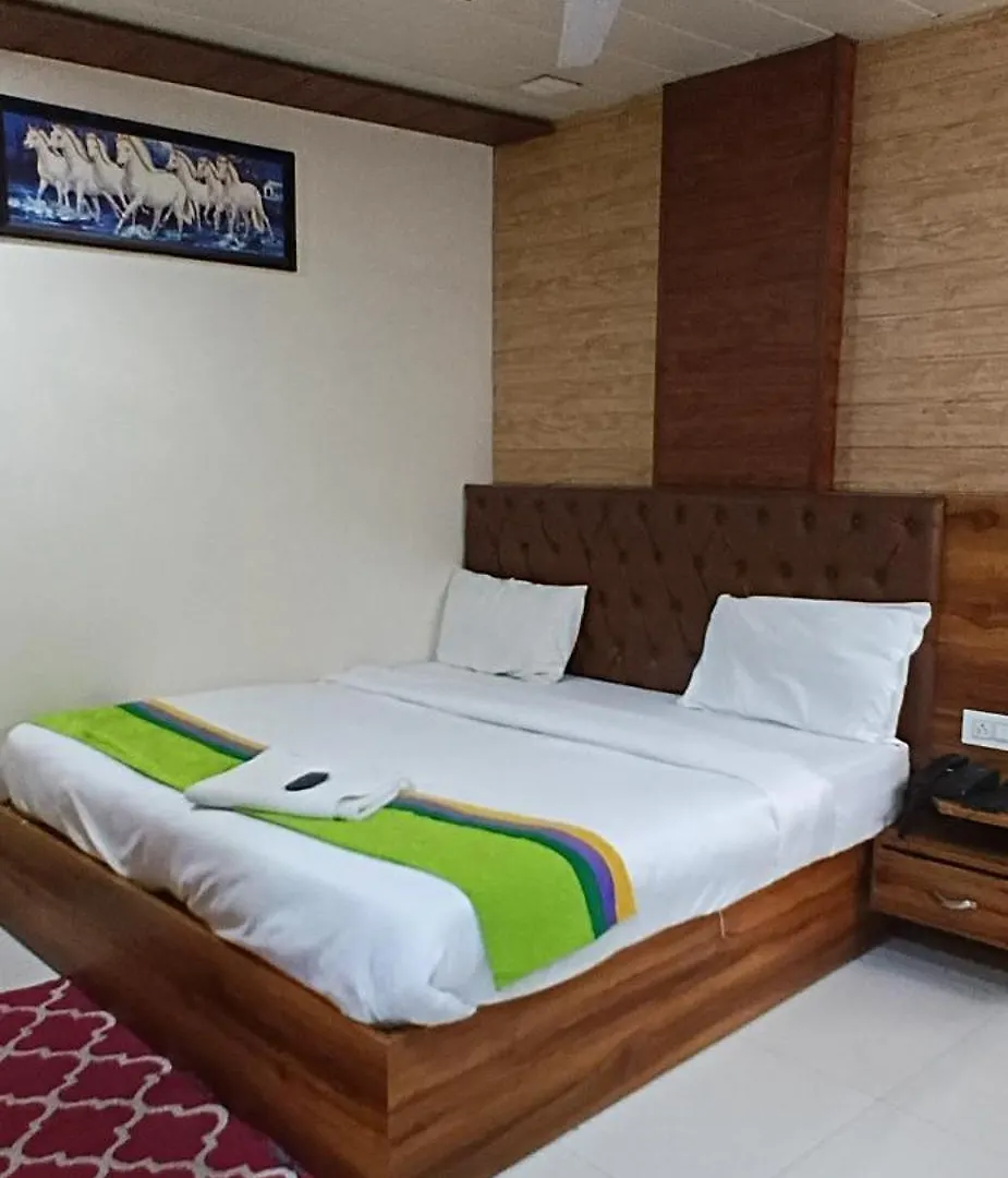Hotel The Caves Plaza Near Igi Airport Delhi 4*, New Delhi