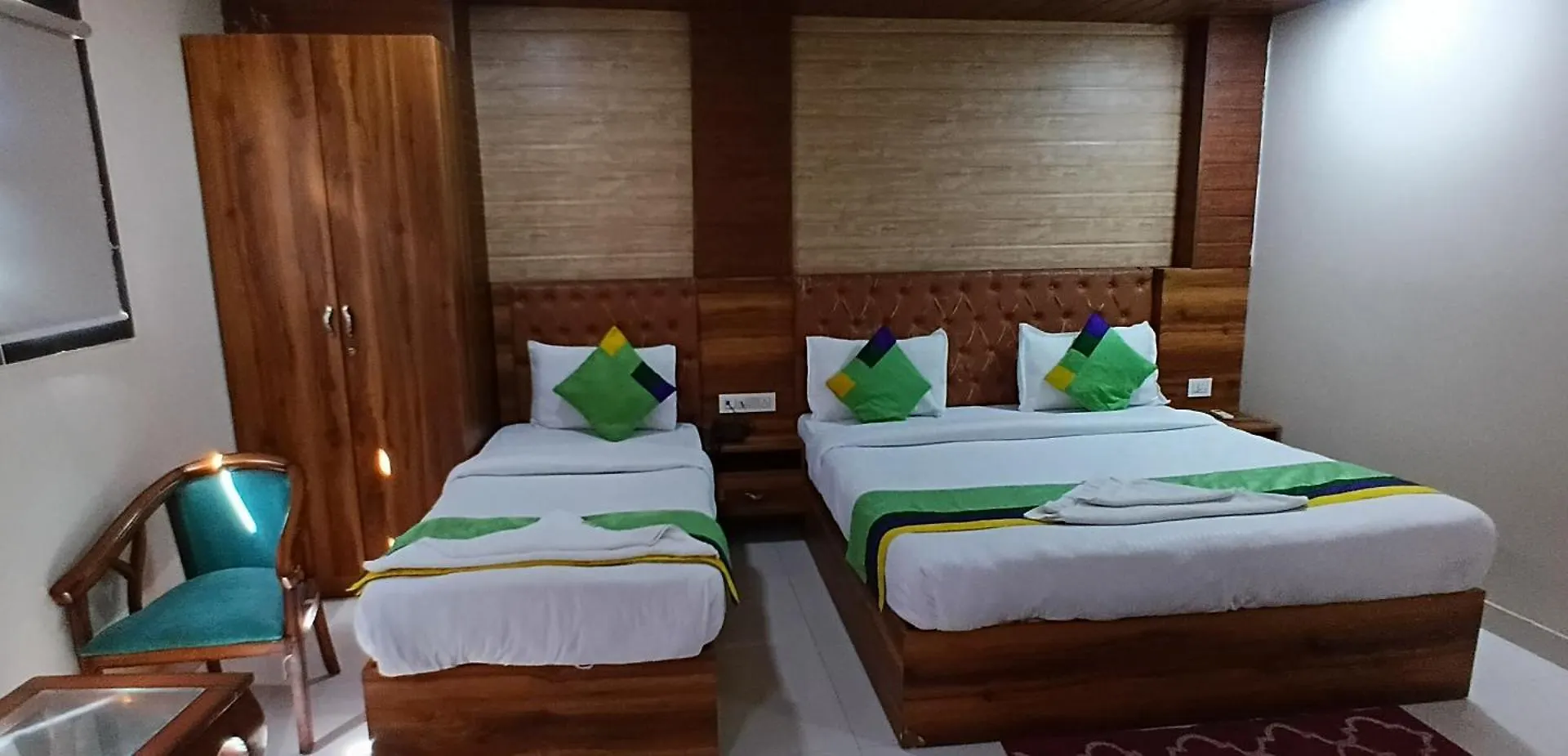 Hotel The Caves Plaza Near Igi Airport Delhi New Delhi