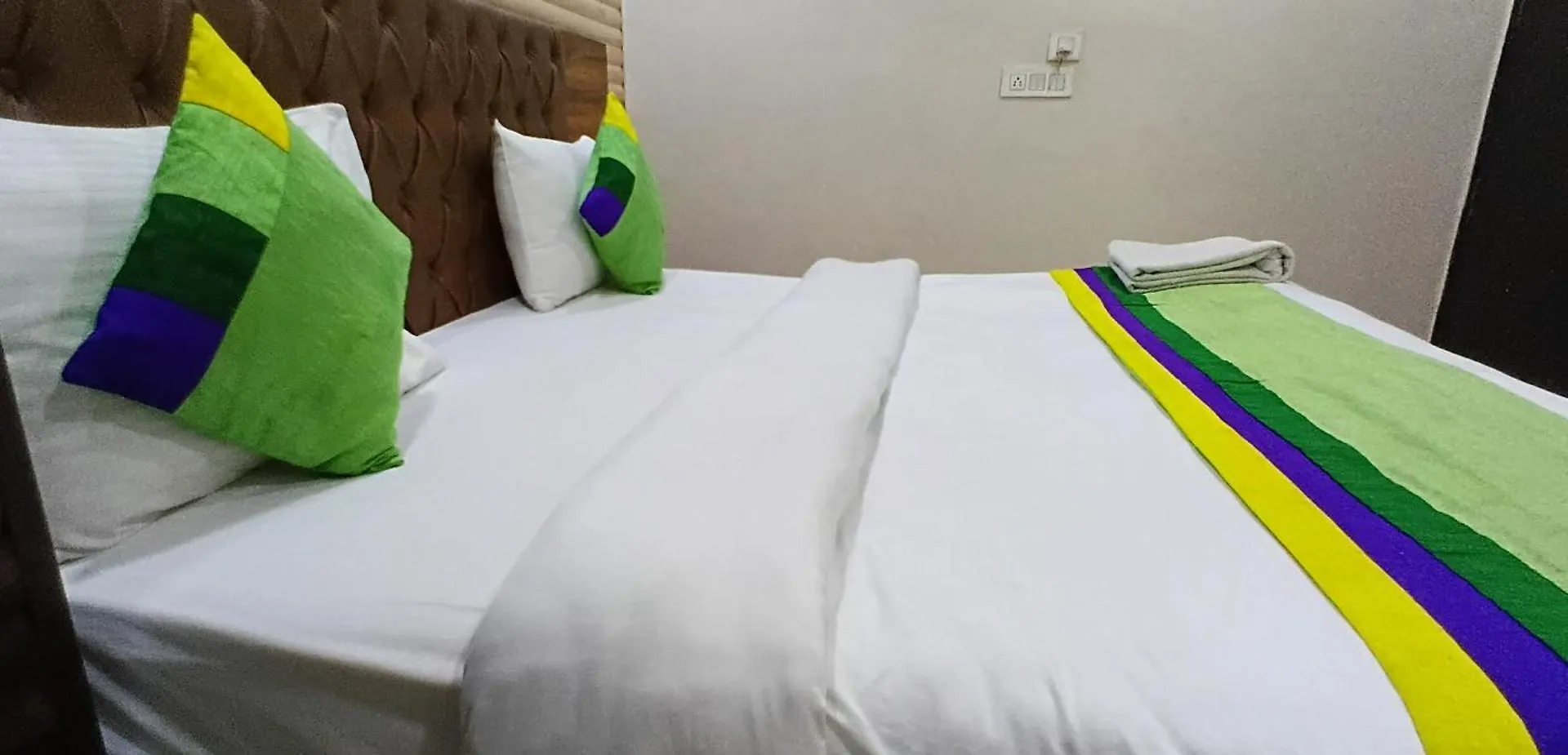 Hotel The Caves Plaza Near Igi Airport Delhi