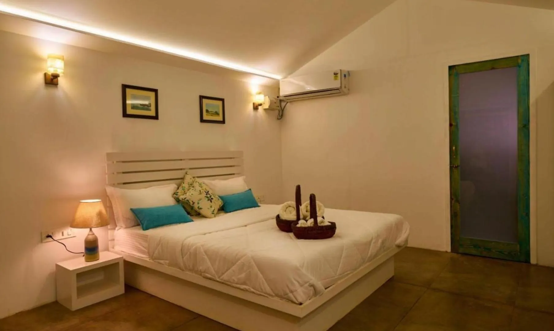 Hotel The Caves Plaza Near Igi Airport Delhi