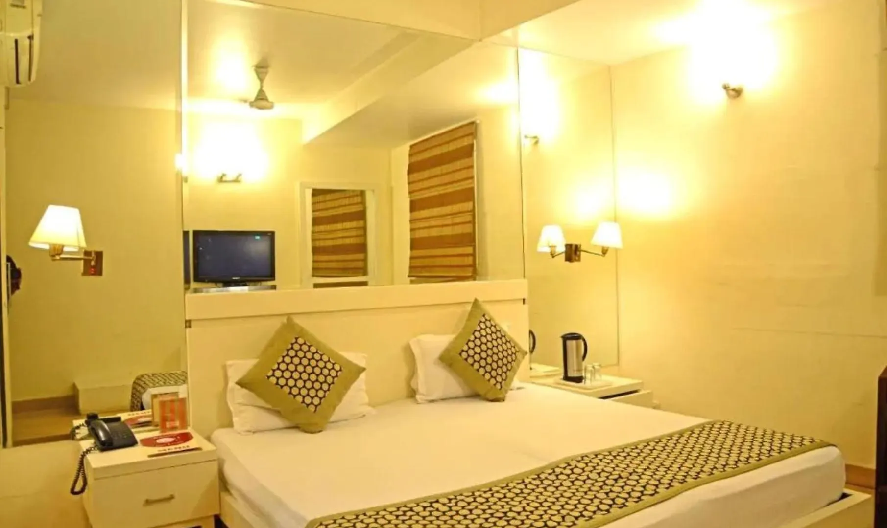 Hotel The Caves Plaza Near Igi Airport Delhi  New Delhi