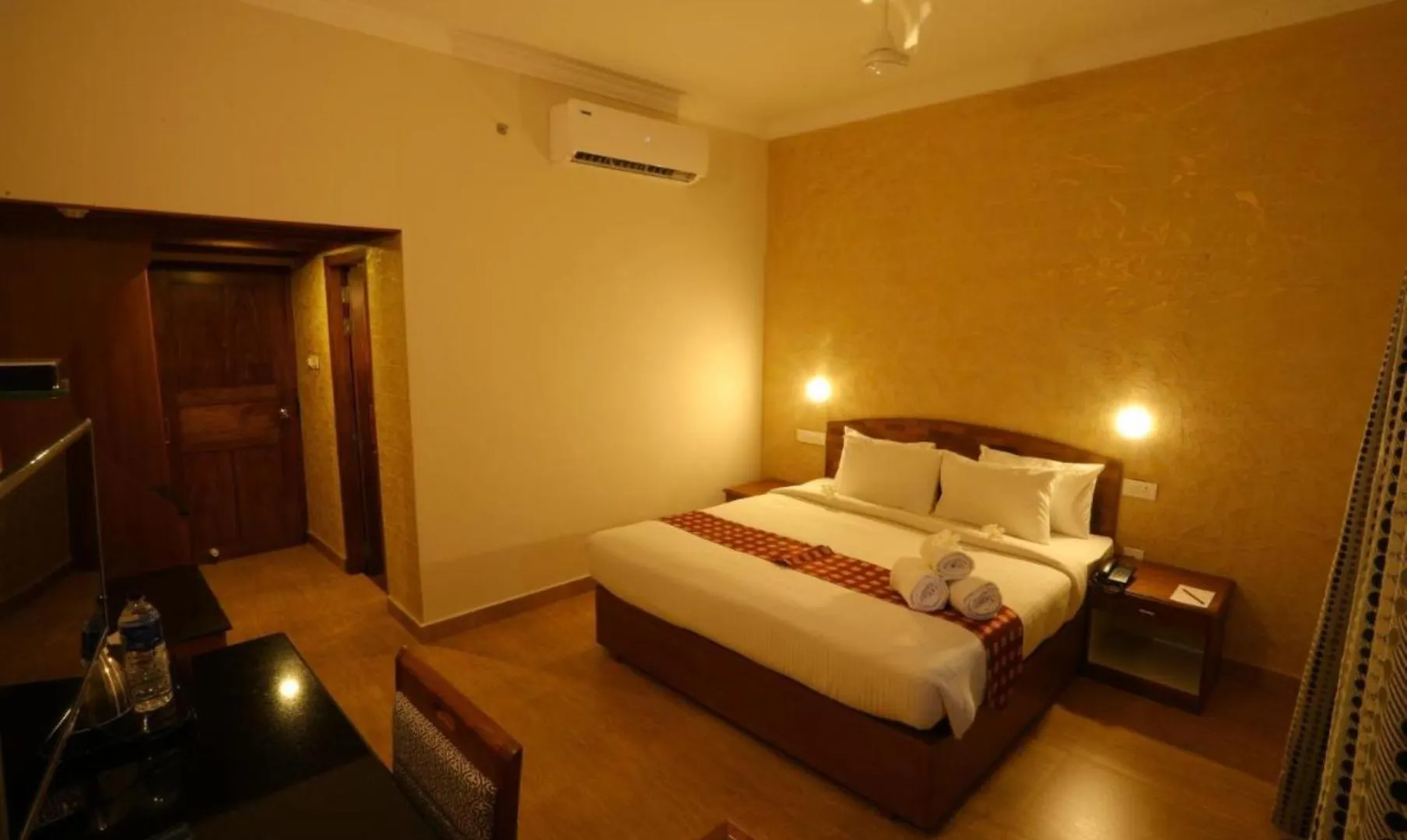 Hotel The Caves Plaza Near Igi Airport Delhi