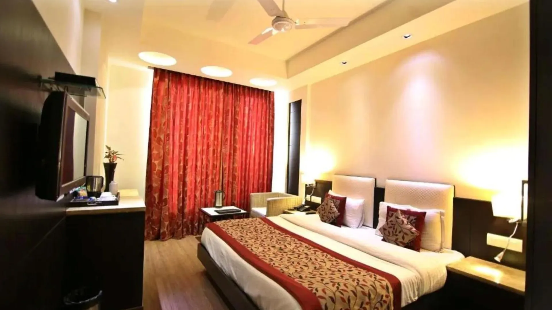 Hotel The Caves Plaza Near Igi Airport Delhi