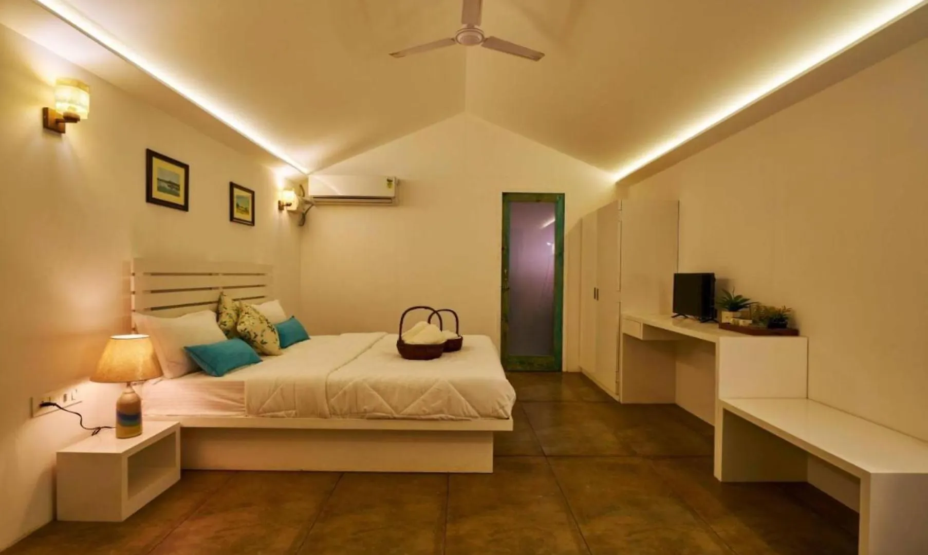 Hotel The Caves Plaza Near Igi Airport Delhi