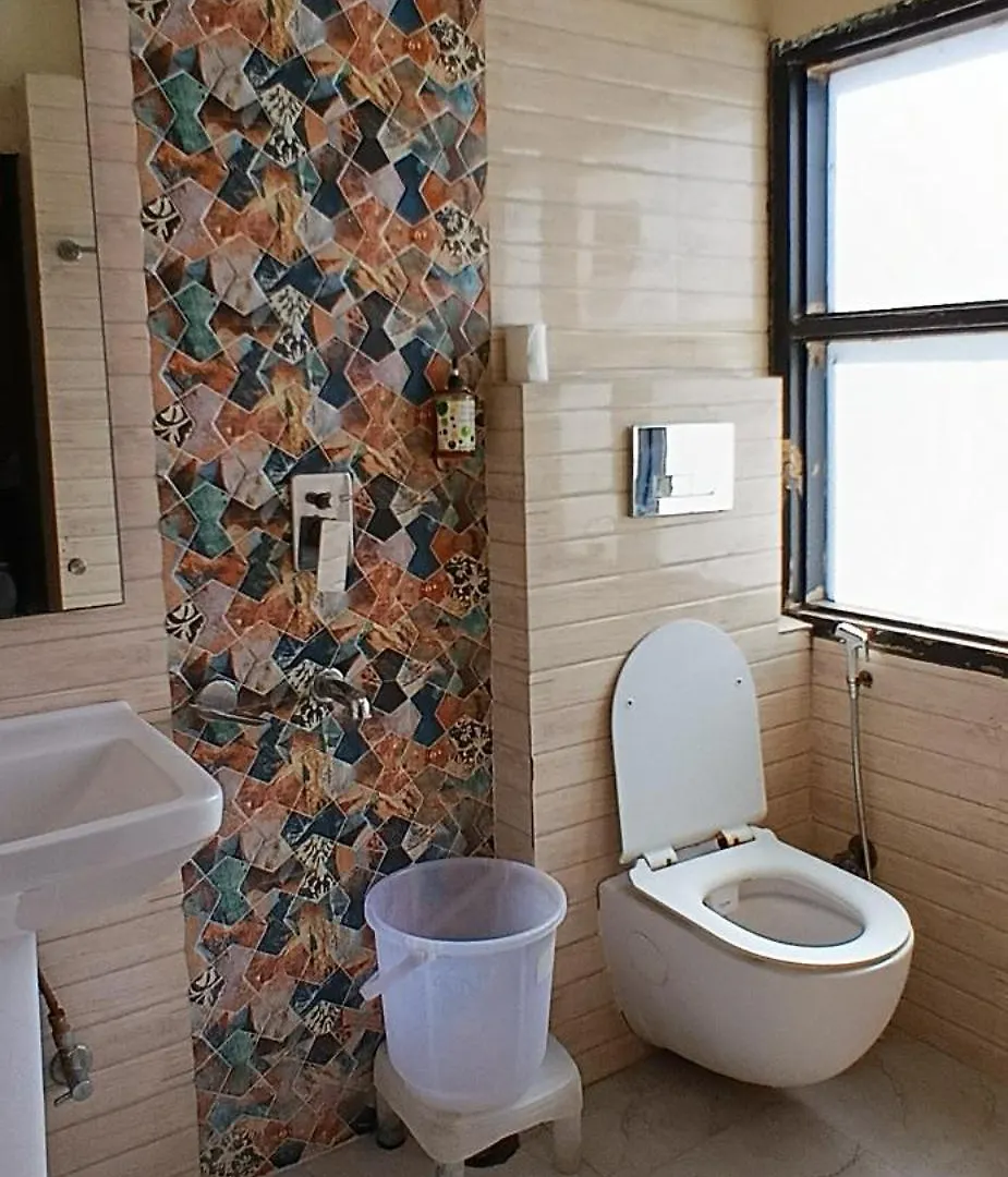 Hotel The Caves Plaza Near Igi Airport Delhi 4*, New Delhi