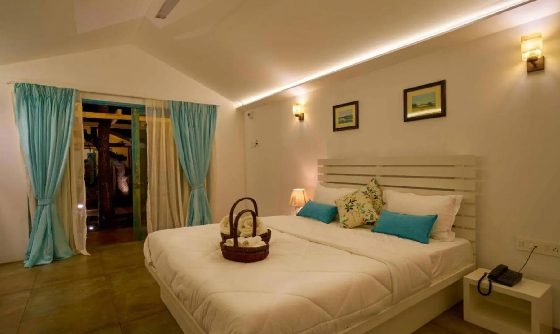 Hotel The Caves Plaza Near Igi Airport Delhi India